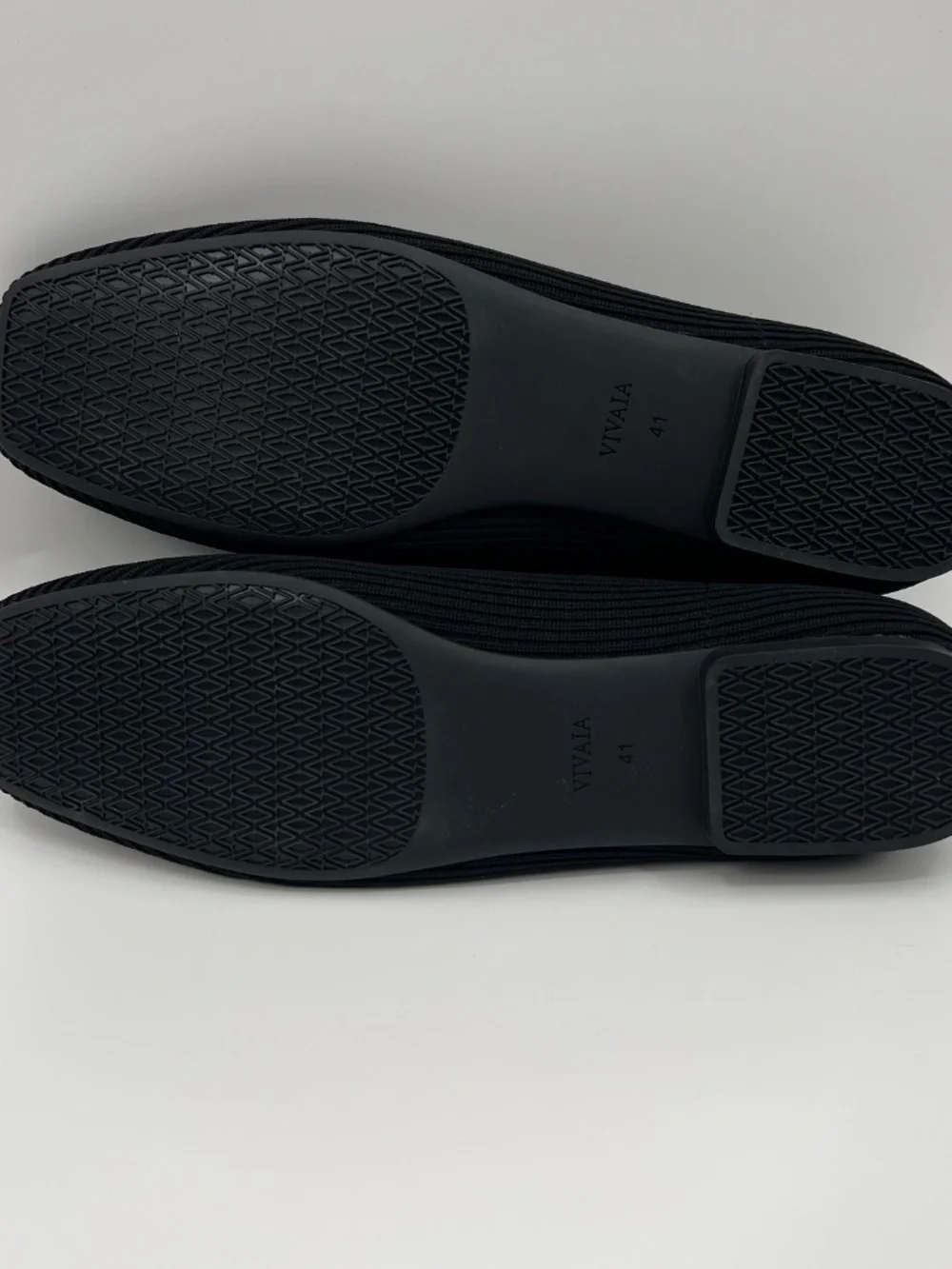 NWOB Vivaia Women's Black Margot 2.0 Square-toe V-Cut Flats Size EU 41 (US 9.5)